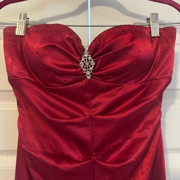 Xscape Red Satin Embellished Mermaid Evening Gown Size 10 Hoco Homecoming Prom - Picture 3 of 15